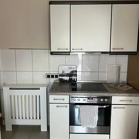 Apartmán Klamar Monteur Wohnzimmer Esszimmer 1 Schlafzimmer Kueche Diele Bad In Erftstadt *