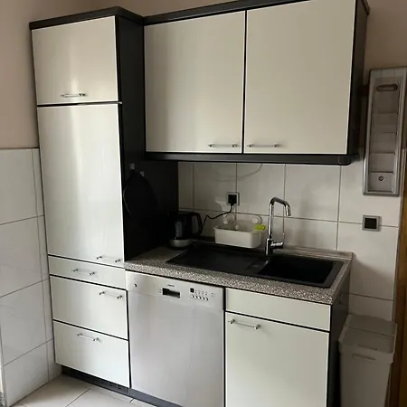 דירה Klamar Monteur Wohnzimmer Esszimmer 1 Schlafzimmer Kueche Diele Bad In Erftstadt