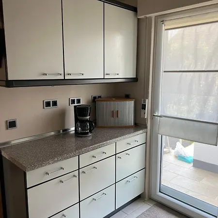 Klamar Monteur Wohnzimmer Esszimmer 1 Schlafzimmer Kueche Diele Bad In Erftstadt Apartmán *