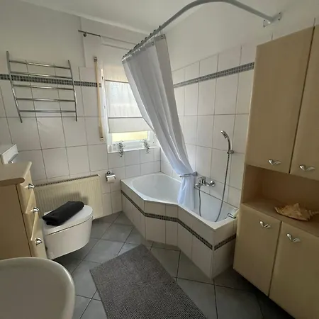 Klamar Monteur Wohnzimmer Esszimmer 1 Schlafzimmer Kueche Diele Bad In Erftstadt *