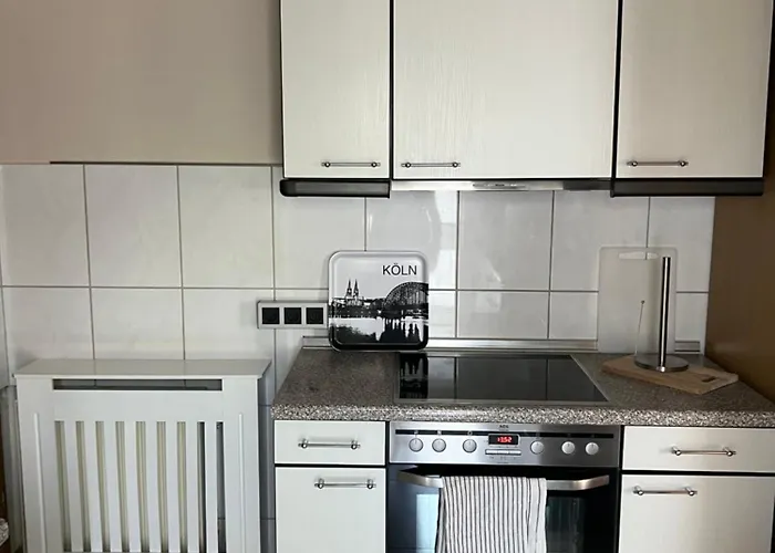 Apartmán Klamar Monteur Wohnzimmer Esszimmer 1 Schlafzimmer Kueche Diele Bad In Erftstadt *