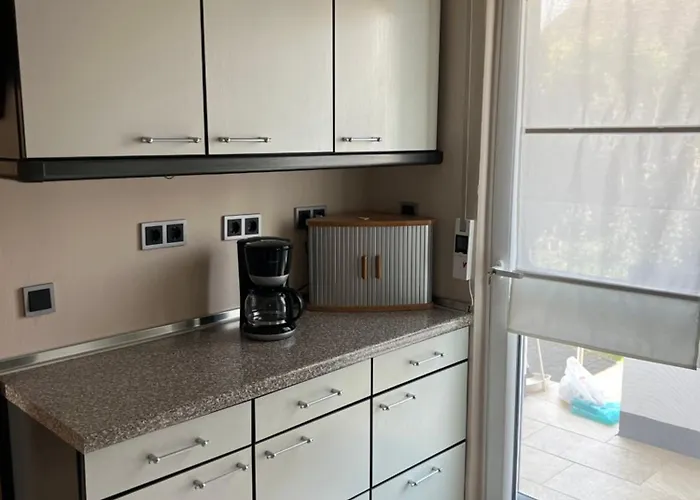 Klamar Monteur Wohnzimmer Esszimmer 1 Schlafzimmer Kueche Diele Bad In Erftstadt Apartmán *