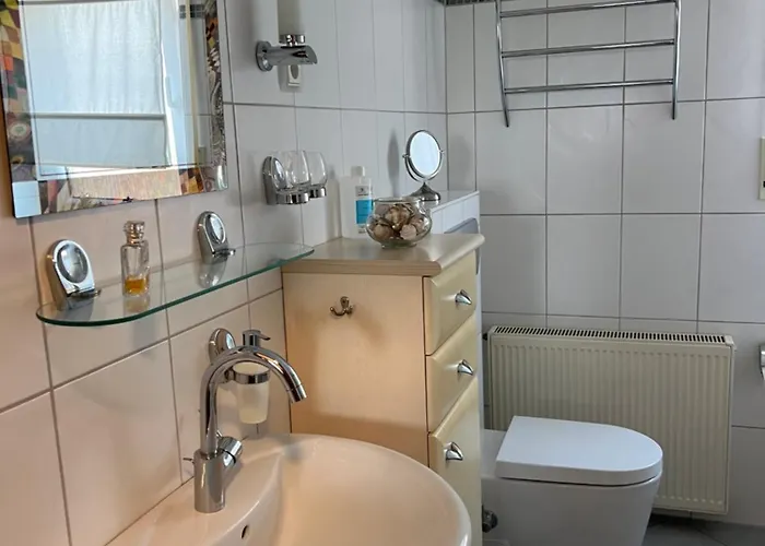 Klamar Monteur Wohnzimmer Esszimmer 1 Schlafzimmer Kueche Diele Bad In Erftstadt Apartmán *