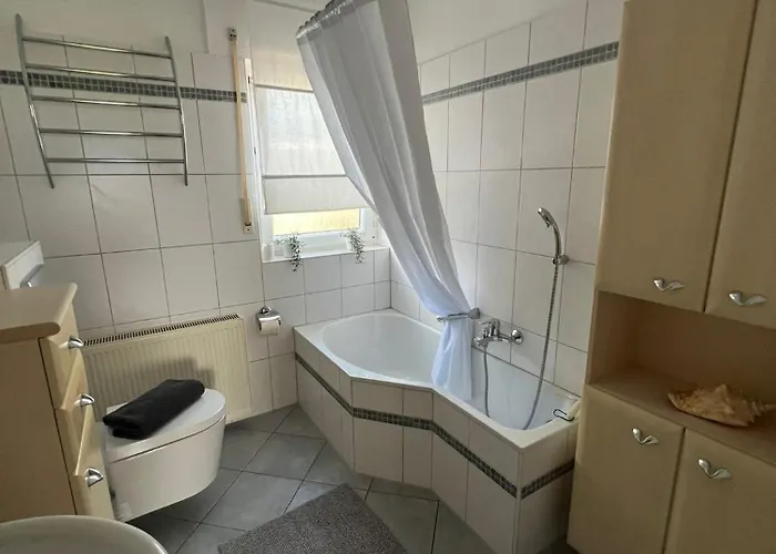 Klamar Monteur Wohnzimmer Esszimmer 1 Schlafzimmer Kueche Diele Bad In Erftstadt *